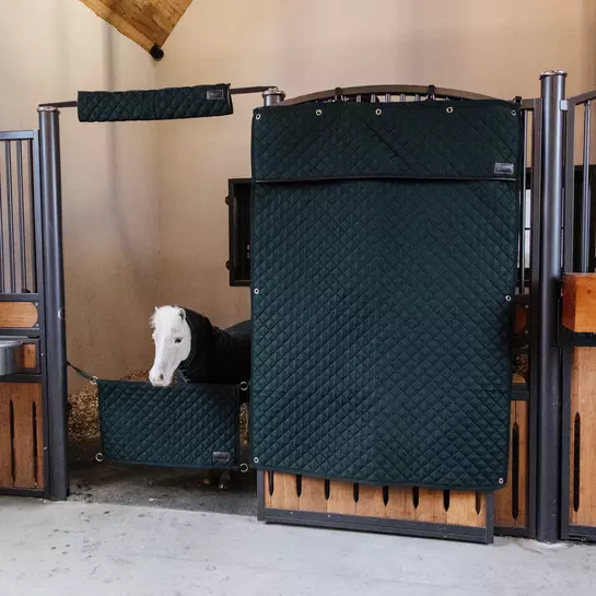 Kentucky Horsewear Stable Curtain - Dark Green 5 Kentucky Horsewear Stable Curtain - Dark Green - Image 3