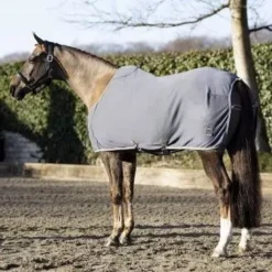 LeMieux Arika Jersey-Tek Rug -Finest Equestrian Supplies arika jersey tek rug grey 2 1 3 jpg