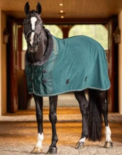 LeMieux Fleece Rug 26 LeMieux Fleece Rug -Finest Equestrian Supplies it03578 lifestyle luxefleecerug spruce 2 1 6 jpg