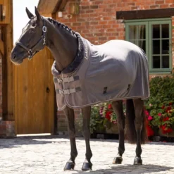 LeMieux Fleece Rug 31 LeMieux Fleece Rug -Finest Equestrian Supplies it03579 lifestyle luxefleecerug graphite 1 4 jpg